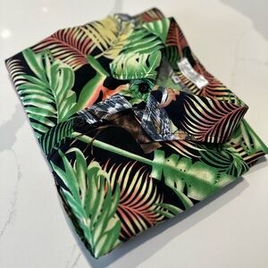 Tropical Green and Black Men's Casual Button Down Shirt